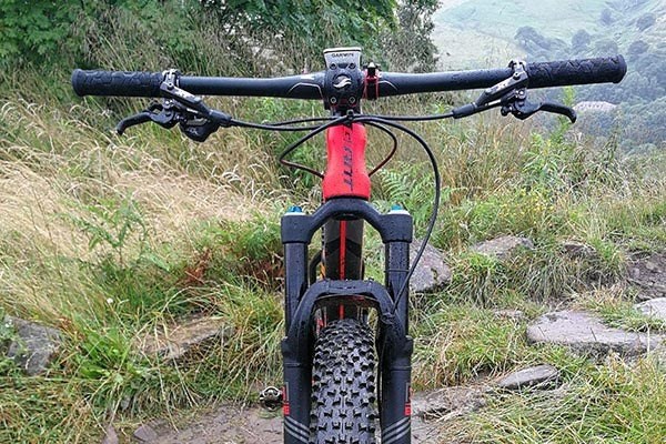 Front view of the Giant XTC Advanced +1
